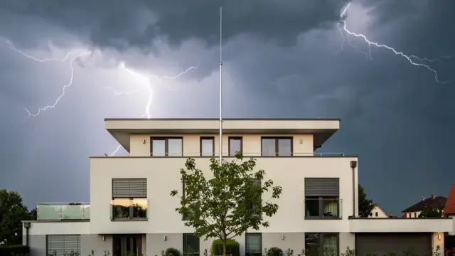 Blitzschutz Elektrik für sichere Gebäude und Außeneinrichtungen bei Gewittern