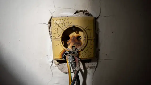 Illustration zum Thema Elektroinstallation veraltet