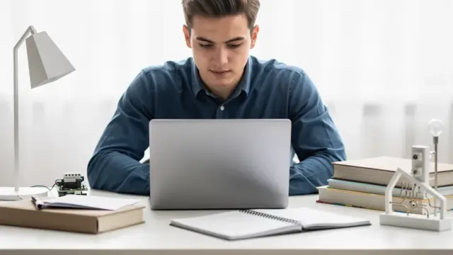 Studierende nutzen Studyflix für optimale Prüfungsvorbereitung in Elektrotechnik
