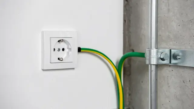 Erdung in der Elektrotechnik schützt vor elektrischen Schlägen und erhöht Betriebssicherheit