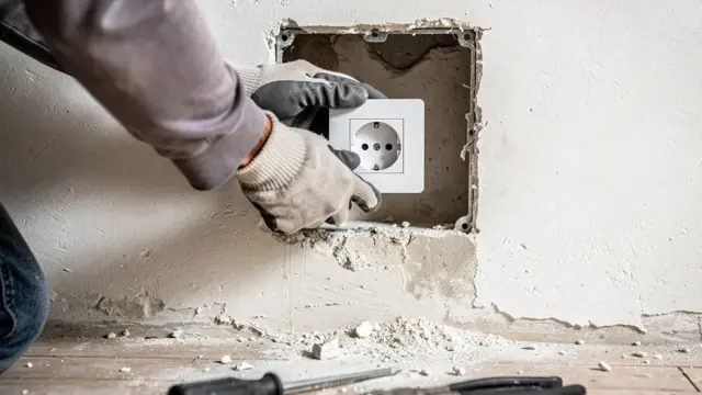 Installation und Verkabelung in Altbau: Vor- und Nachteile von Aufputz und Unterputz