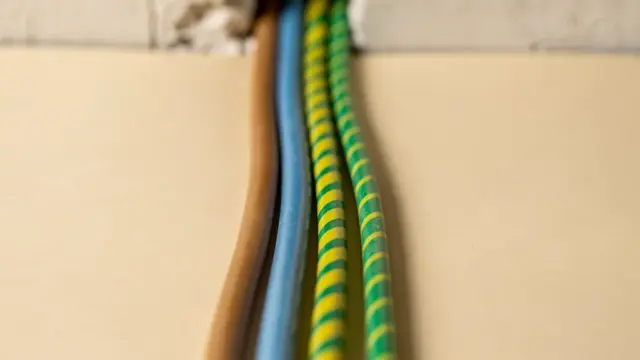 Kabel-Farben Bedeutung für Sicherheit und korrekte Elektroinstallation erkennen