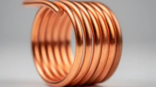 Beitragsbild zum Thema Leiter Elektrotechnik Definition und Verwendung von Materialien