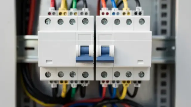 Redundanz im Überspannungsschutz erhöht Betriebssicherheit und schützt vor elektrischen Ausfällen
