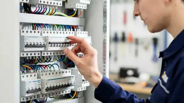 Beitragsbild über die Wichtigkeit der Selektivität in der Elektrotechnik für Anlagensicherheit