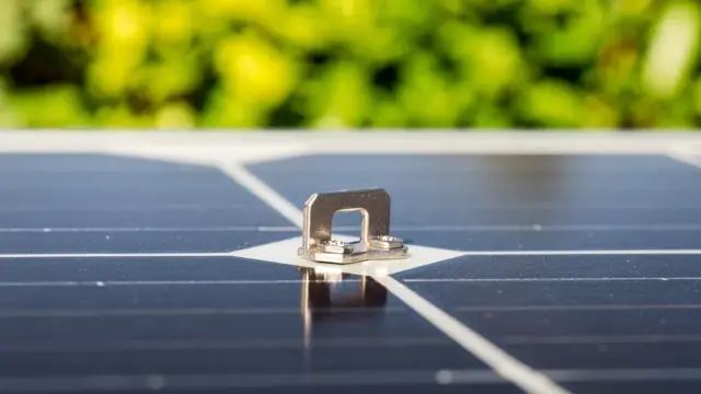 Shunt-Widerstände in der Photovoltaik zur präzisen Strommessung und Effizienzsteigerung