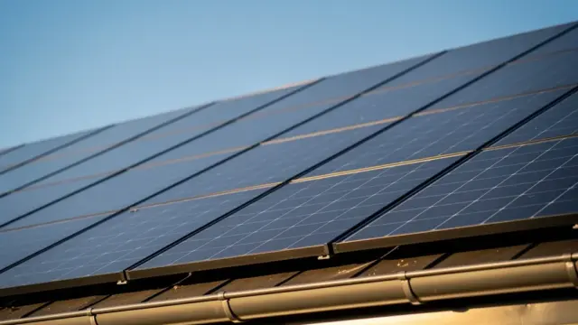 Optimaler Neigungswinkel für Solarmodule bei Südausrichtung zwischen 30 und 35 Grad
