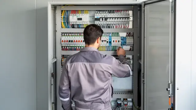 VDE Normen Kosten und Fördermittel für Unternehmen effizient meistern