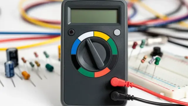 Beitragsbild zu Widerstand in der Elektrotechnik mit Ohmschem Gesetz und Anwendungen